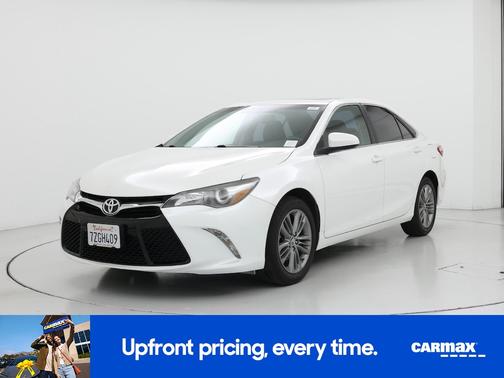 White 2017 Toyota Camry SE
