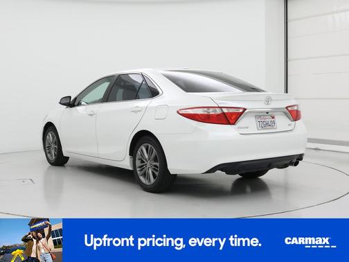 White 2017 Toyota Camry SE
