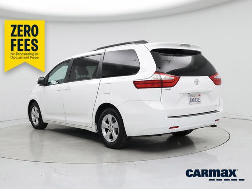 White 2016 Toyota Sienna LE