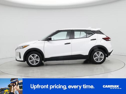 White 2022 Nissan Kicks S