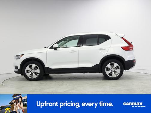2021 Volvo XC40 T5 Momentum