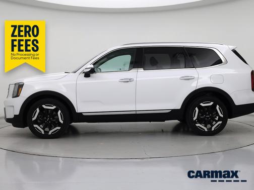 White 2023 Kia Telluride S