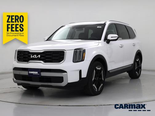 White 2023 Kia Telluride S