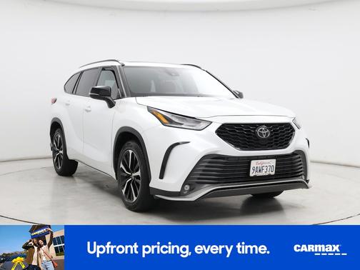 White 2022 Toyota Highlander XSE