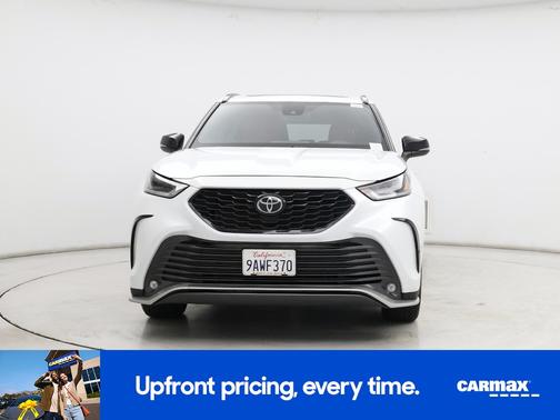White 2022 Toyota Highlander XSE