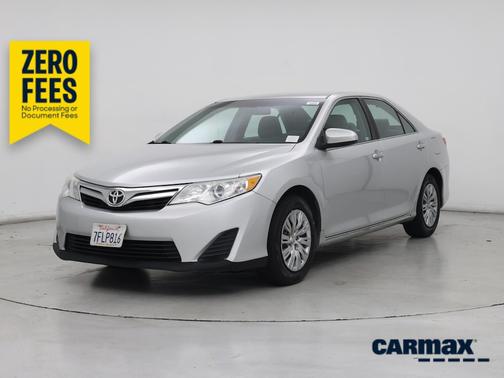Silver 2014 Toyota Camry SE