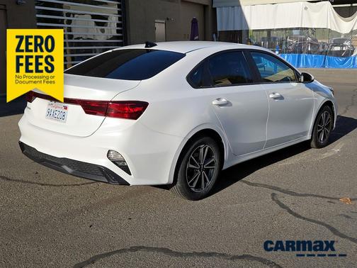 White 2022 Kia Forte LXS