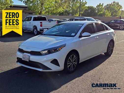 White 2022 Kia Forte LXS