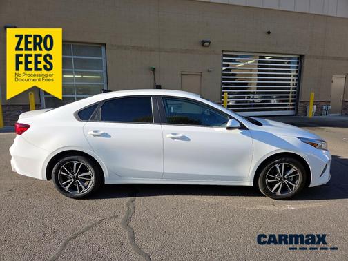 White 2022 Kia Forte LXS
