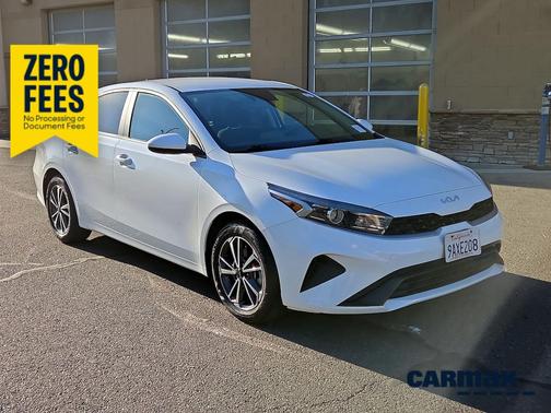 White 2022 Kia Forte LXS