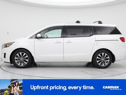 White 2017 Kia Sedona SX