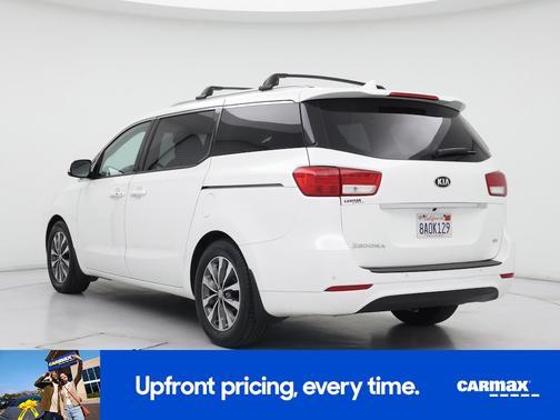 White 2017 Kia Sedona SX