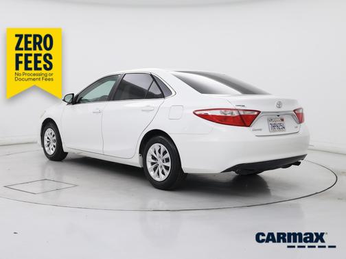 White 2015 Toyota Camry LE