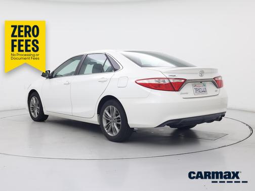 White 2016 Toyota Camry SE