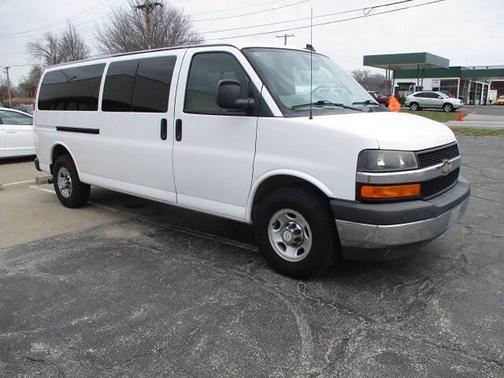 Summit White 2017 Chevrolet Express 3500 LT