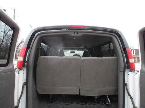 Summit White 2017 Chevrolet Express 3500 LT