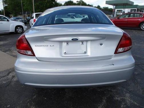 2004 Ford Taurus LX