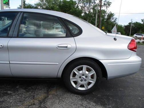 2004 Ford Taurus LX