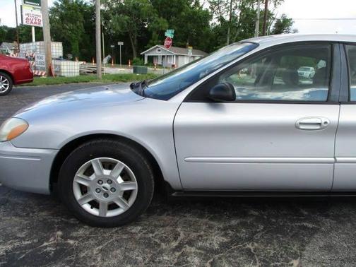 2004 Ford Taurus LX