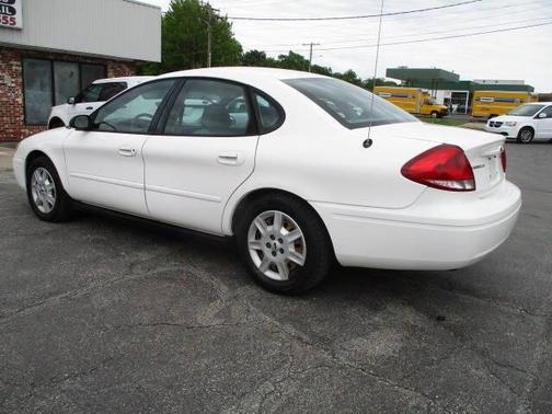 2004 Ford Taurus LX