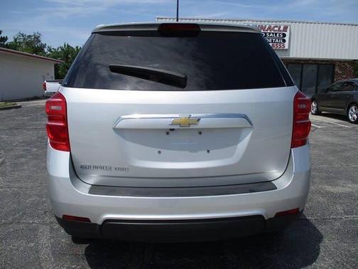Silver Ice Metallic 2017 Chevrolet Equinox LS