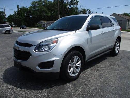 Silver Ice Metallic 2017 Chevrolet Equinox LS