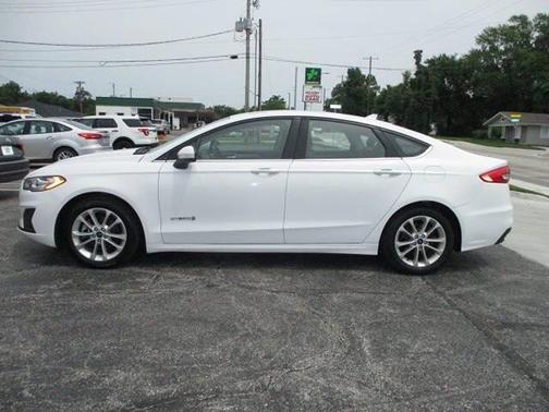 White 2019 Ford Fusion Hybrid SE