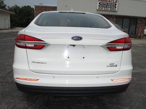 White 2019 Ford Fusion Hybrid SE