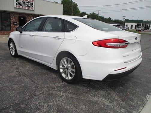 White 2019 Ford Fusion Hybrid SE