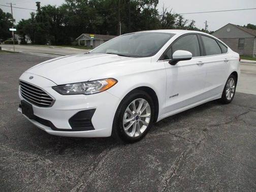 White 2019 Ford Fusion Hybrid SE