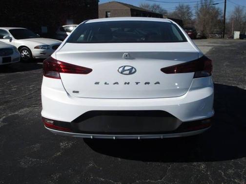 2020 Hyundai ELANTRA SE