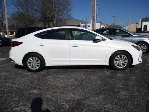 2020 Hyundai ELANTRA SE