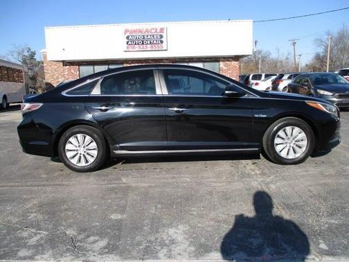 2017 Hyundai SONATA Hybrid SE