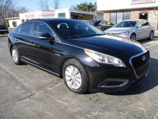 2017 Hyundai SONATA Hybrid SE