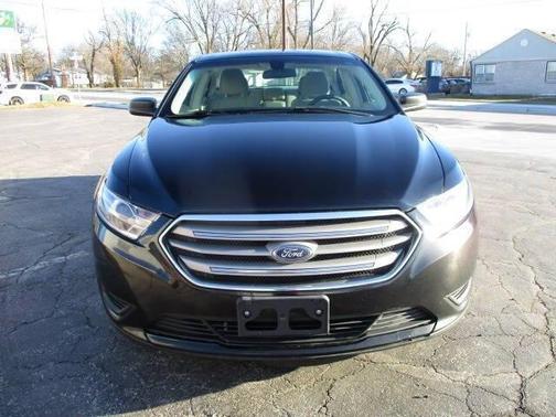 2017 Ford Taurus SE