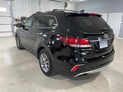 2017 Hyundai SANTA FE SE