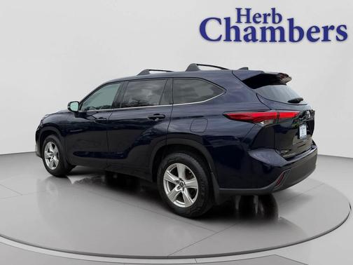 2022 Toyota Highlander LE