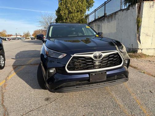 2022 Toyota Highlander LE