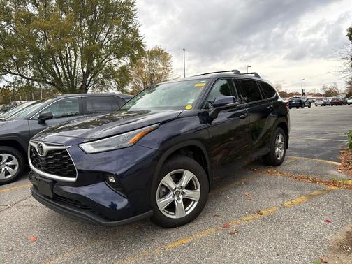 2022 Toyota Highlander LE