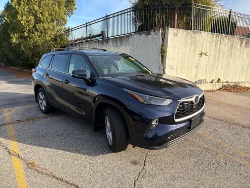 2022 Toyota Highlander LE