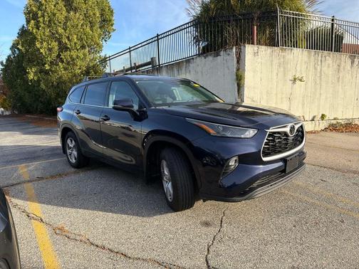 2022 Toyota Highlander LE
