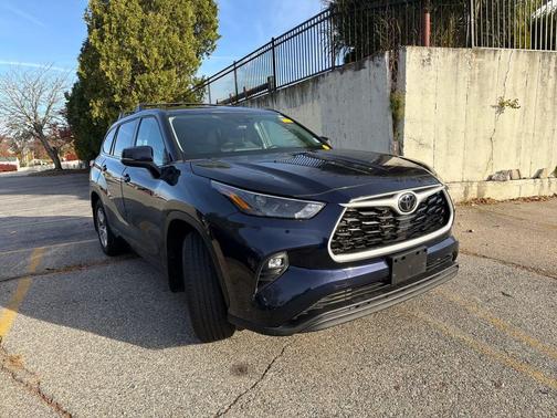 2022 Toyota Highlander LE