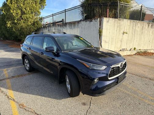 2022 Toyota Highlander LE