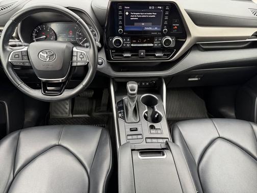 Blizzard Pearl 2021 Toyota Highlander XLE