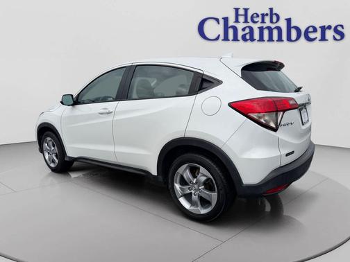 Platinum White Pearl 2019 Honda HR-V LX