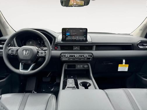 2025 Honda Pilot Touring 8-Passenger