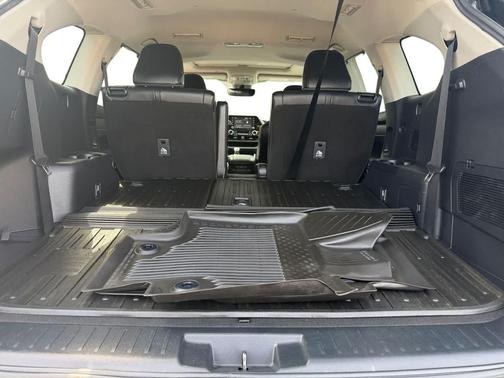 Midnight Black Metallic 2022 Toyota Highlander XLE