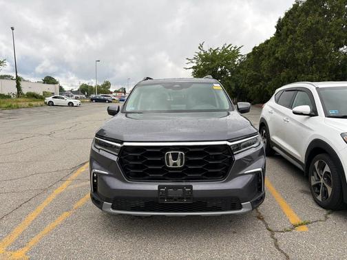 Modern Steel Metallic 2023 Honda Pilot Touring 8-Passenger