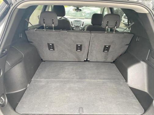 Photo 5 of 31 of 2019 Chevrolet Equinox 1LT