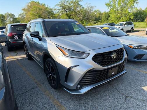 Celestial Silver Metallic 2021 Toyota Highlander XSE
